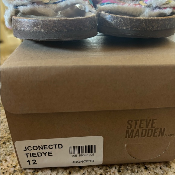 Like New Steve Madden Girl’s Sandals - Picture 2 of 5